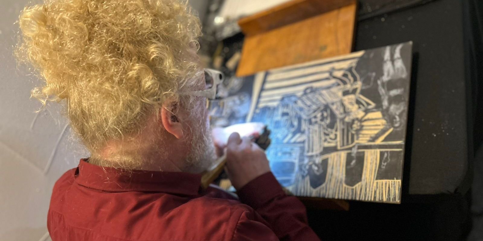 Artista com baixa visão fala da potência de pessoas com deficiência Artista com baixa visão fala da potência de pessoas com deficiência