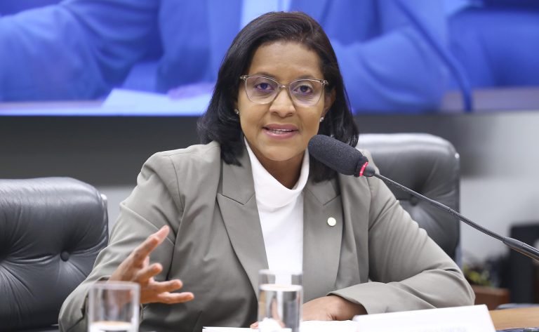 Audiência pública discute impactos da fusão entre Petz e Cobasi no mercado pet