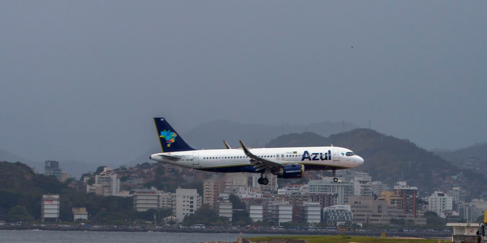 Aviões quase batem durante taxiamento no Aeroporto Internacional de SP
