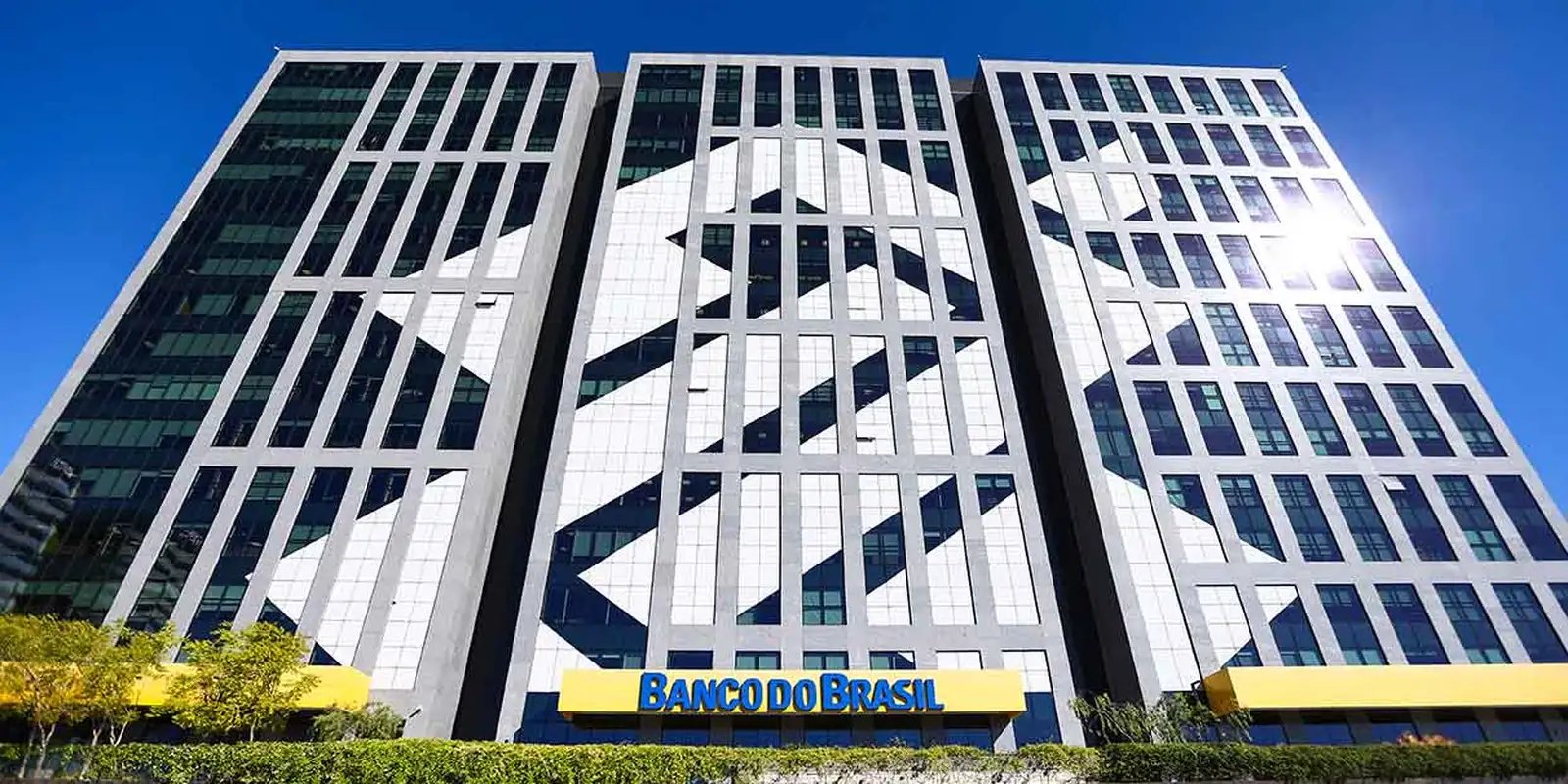 BB tem lucro de R$ 11,2 bi no primeiro semestre, queda de 40,7% BB tem lucro de R$ 11,2 bi no primeiro semestre, queda de 40,7%