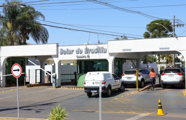 Bolsonaro deixa prisão domiciliar e vai a hospital para exames médicos