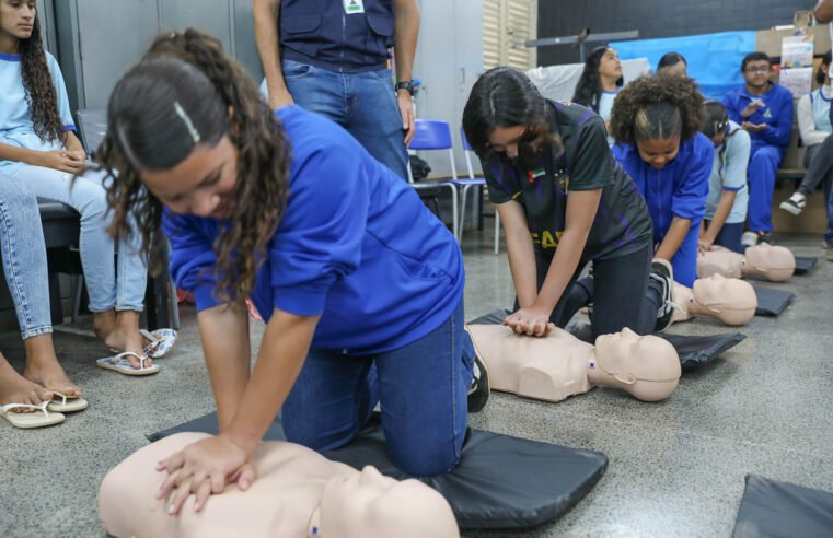 Bombeiros ensinam primeiros-socorros nas escolas cívico-militares do DF