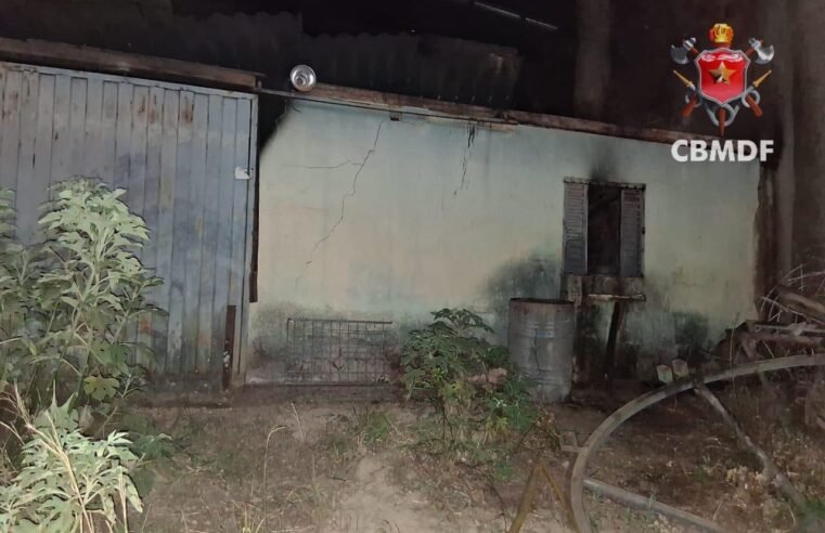 CBMDF combate incêndio em galpão comercial no Paranoá