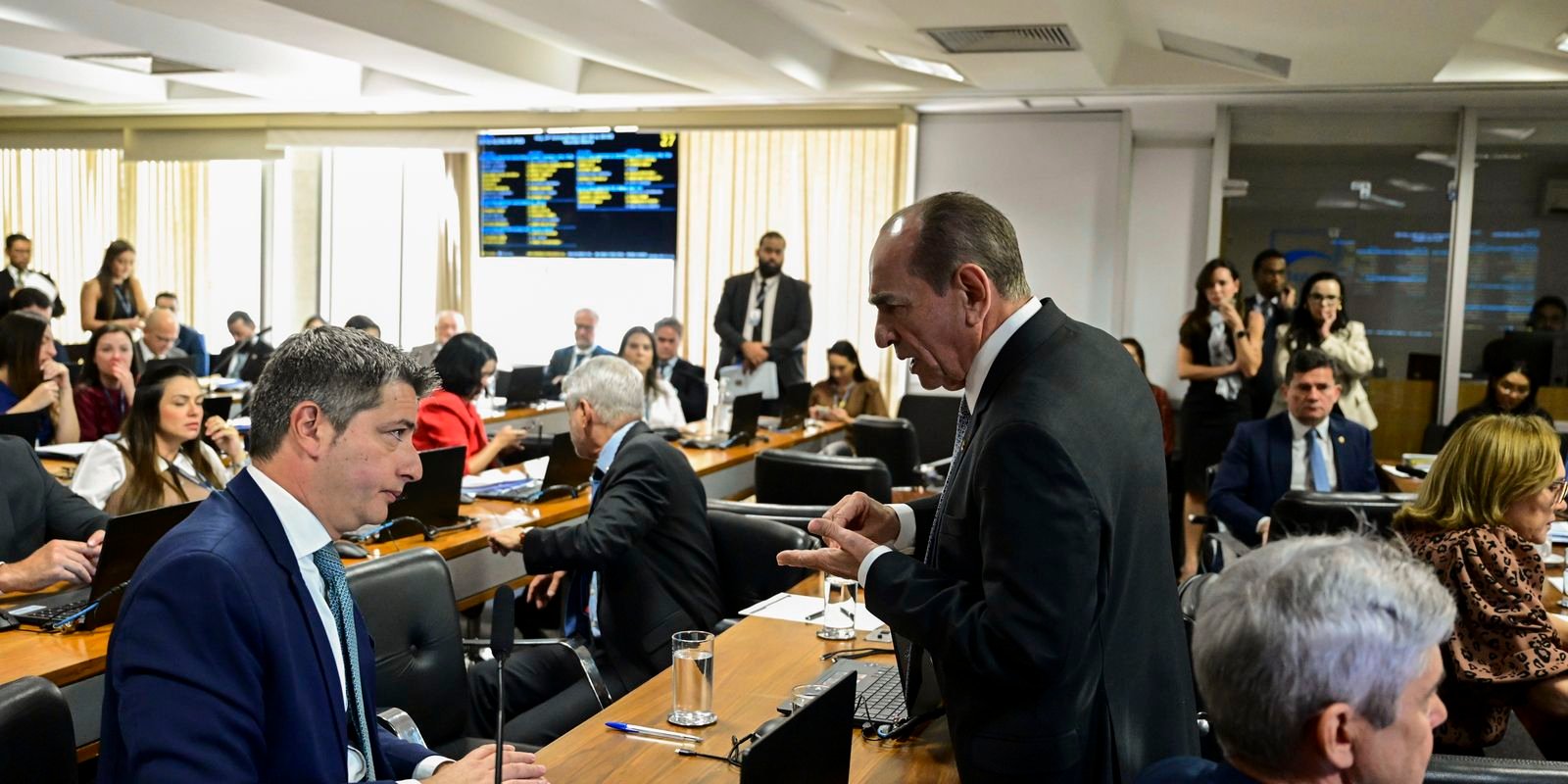 CCJ do Senado aprova novo código eleitoral com 900 artigos CCJ do Senado aprova novo código eleitoral com 900 artigos