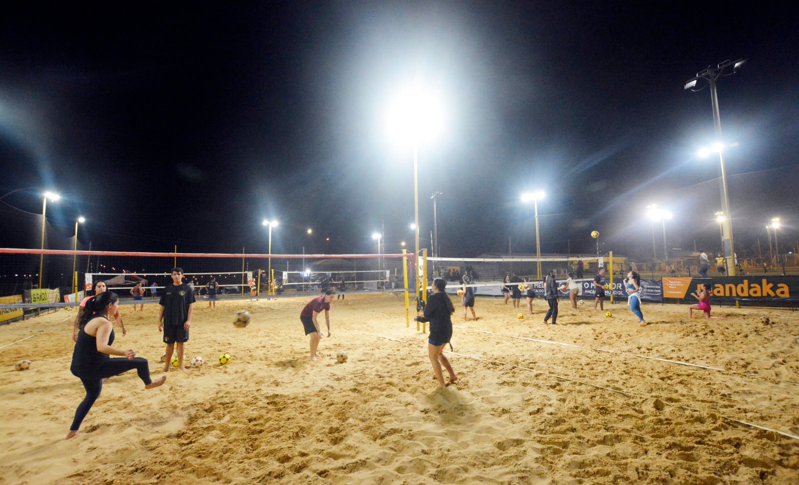 CEB revitaliza iluminação do Complexo Esportivo do Cave, no Guará CEB revitaliza iluminação do Complexo Esportivo do Cave, no Guará
