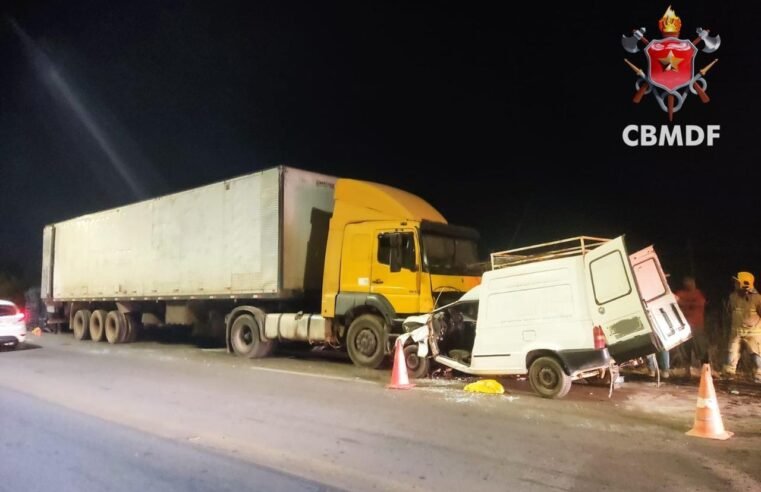 Colisão frontal entre carreta e carro deixa um ferido no Gama