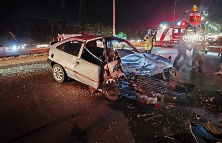 Colisão frontal entre carros deixa dois feridos em Planaltina