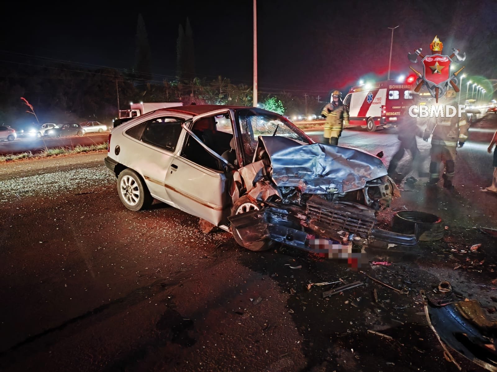 Colisão frontal entre carros deixa dois feridos em Planaltina