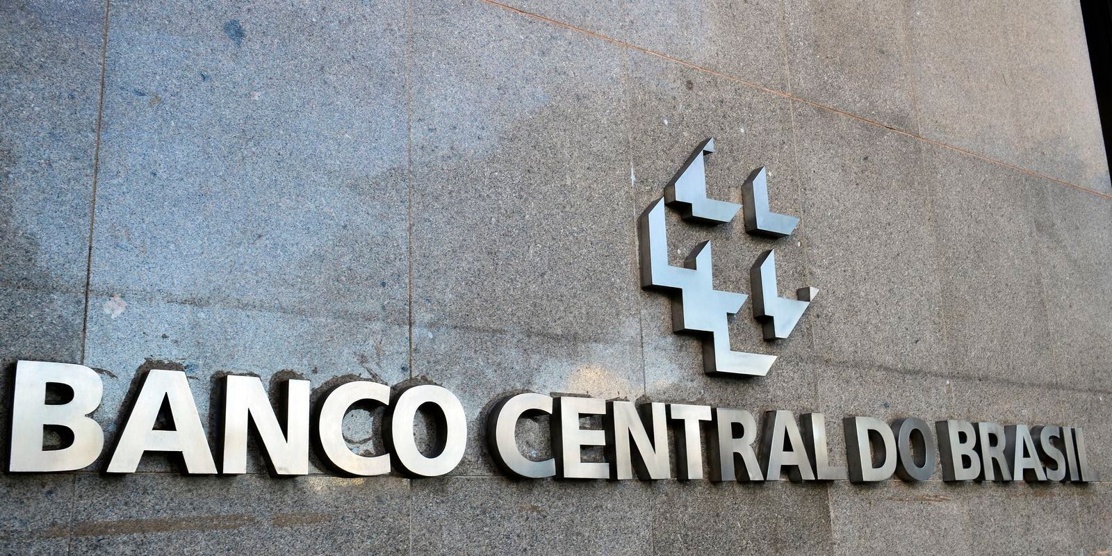 Com precatórios, setor público teve déficit de R$ 66,6 bi em julho Com precatórios, setor público teve déficit de R$ 66,6 bi em julho