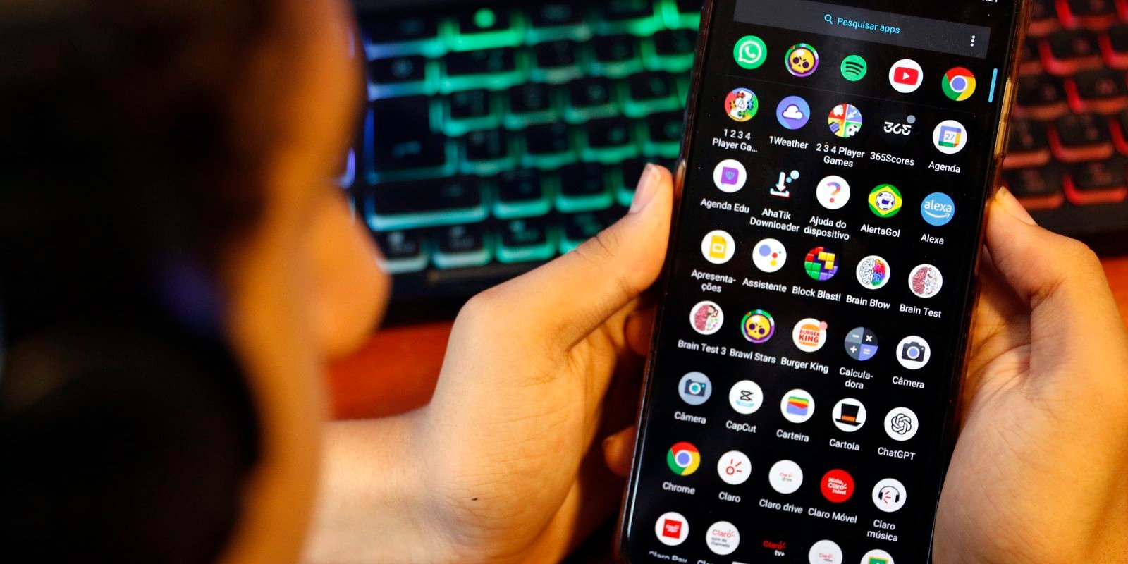 Comitê finaliza texto com princípios para regulação de redes sociais Comitê finaliza texto com princípios para regulação de redes sociais