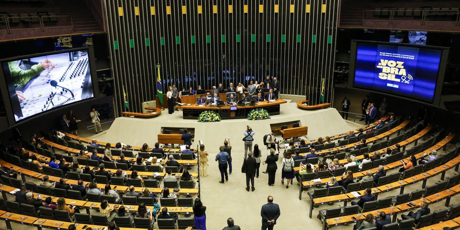 Congresso Nacional homenageia os 90 anos da Voz do Brasil Congresso Nacional homenageia os 90 anos da Voz do Brasil