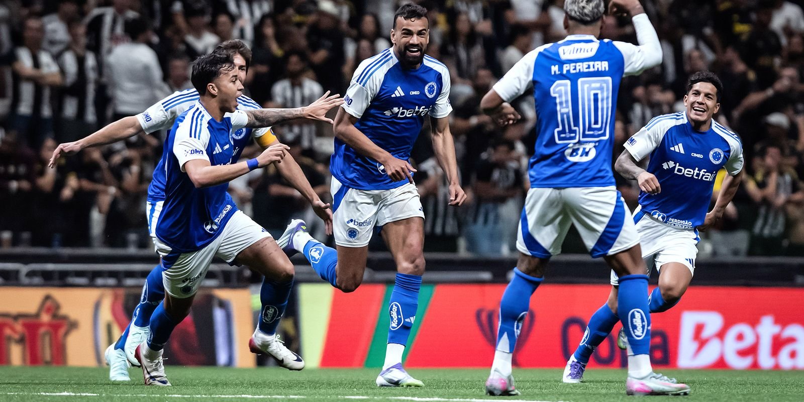 Copa do Brasil: Cruzeiro vence Atlético por 2 a 0 e fica perto da semi Copa do Brasil: Cruzeiro vence Atlético por 2 a 0 e fica perto da semi