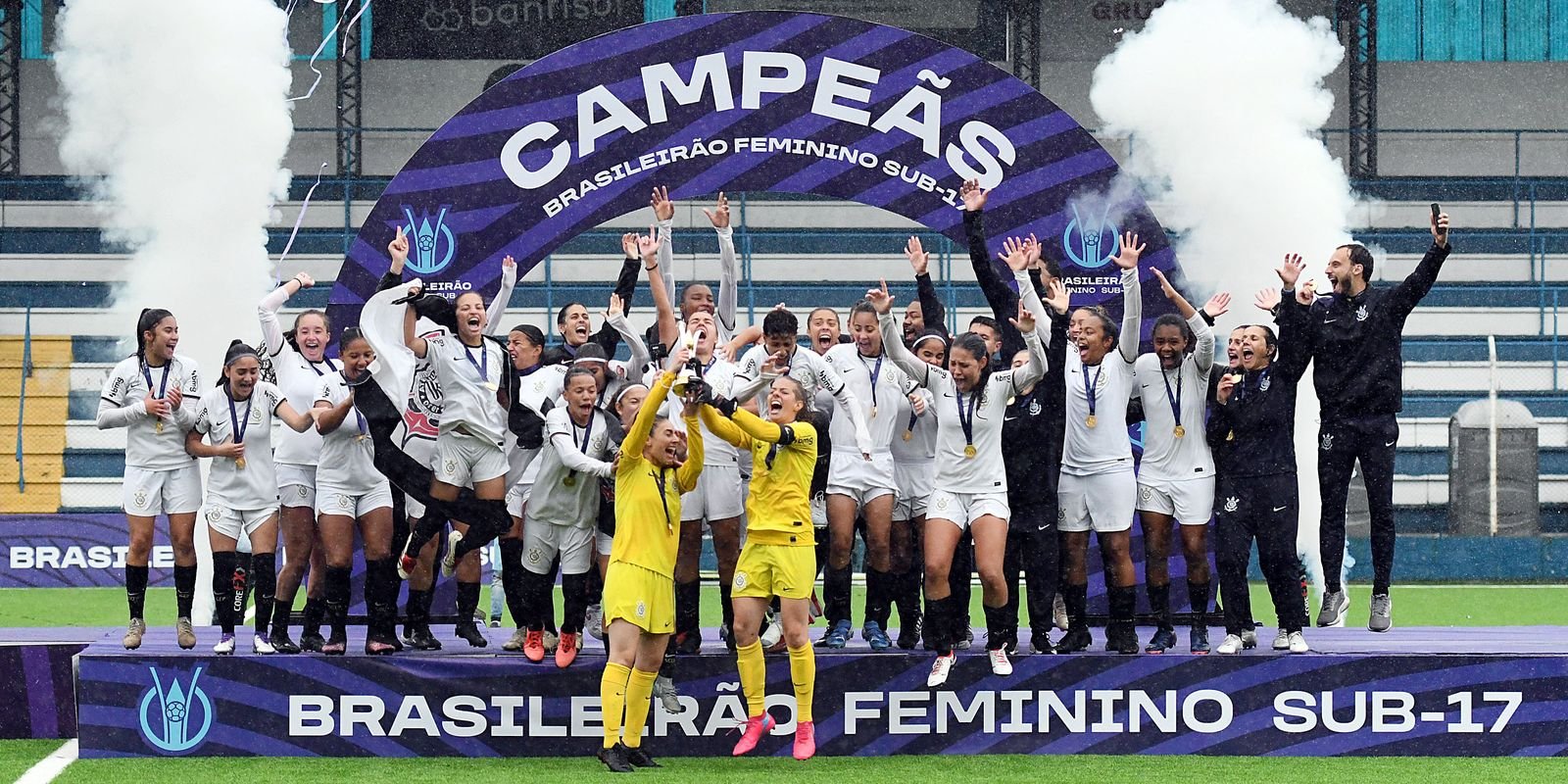 Corinthians vence Grêmio e conquista Brasileiro Feminino Sub-17 Corinthians vence Grêmio e conquista Brasileiro Feminino Sub-17