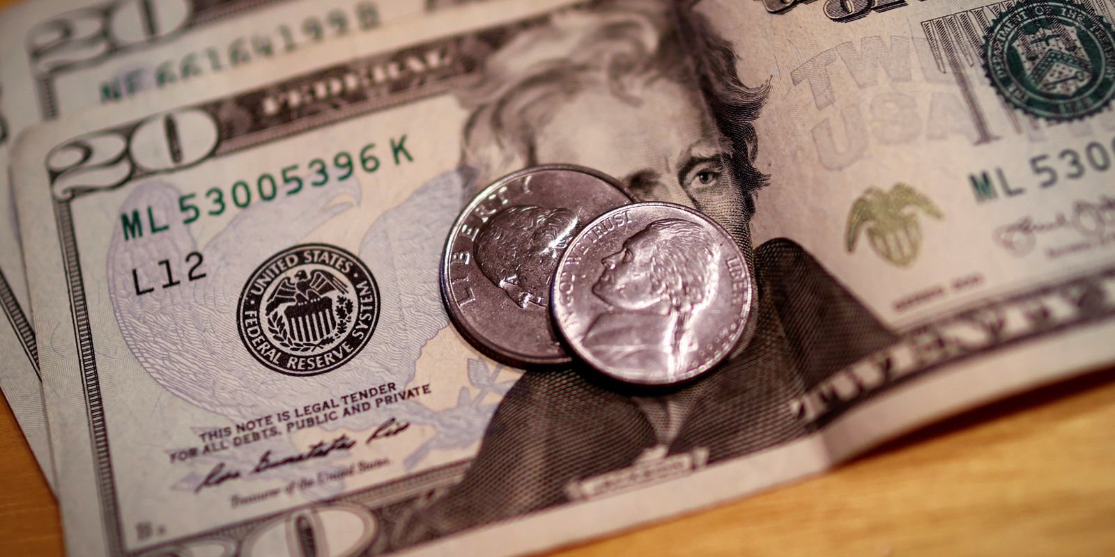 Dólar alcança R$ 5,50 e bolsa cai 2,1% após decisão de Dino Dólar alcança R$ 5,50 e bolsa cai 2,1% após decisão de Dino