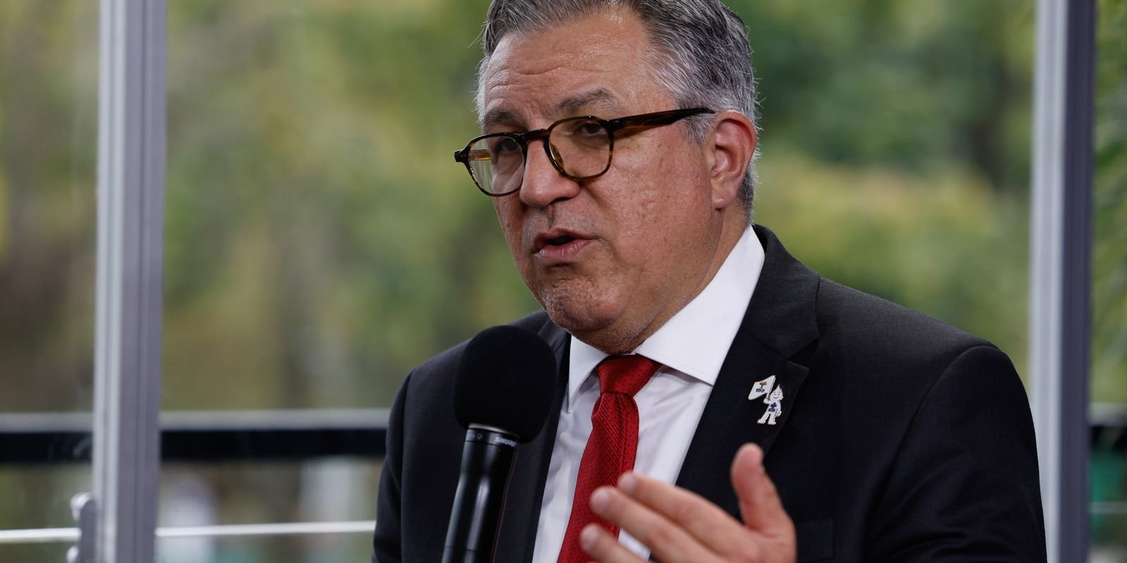 EUA cancelam vistos da filha e da esposa do ministro Alexandre Padilha EUA cancelam vistos da filha e da esposa do ministro Alexandre Padilha