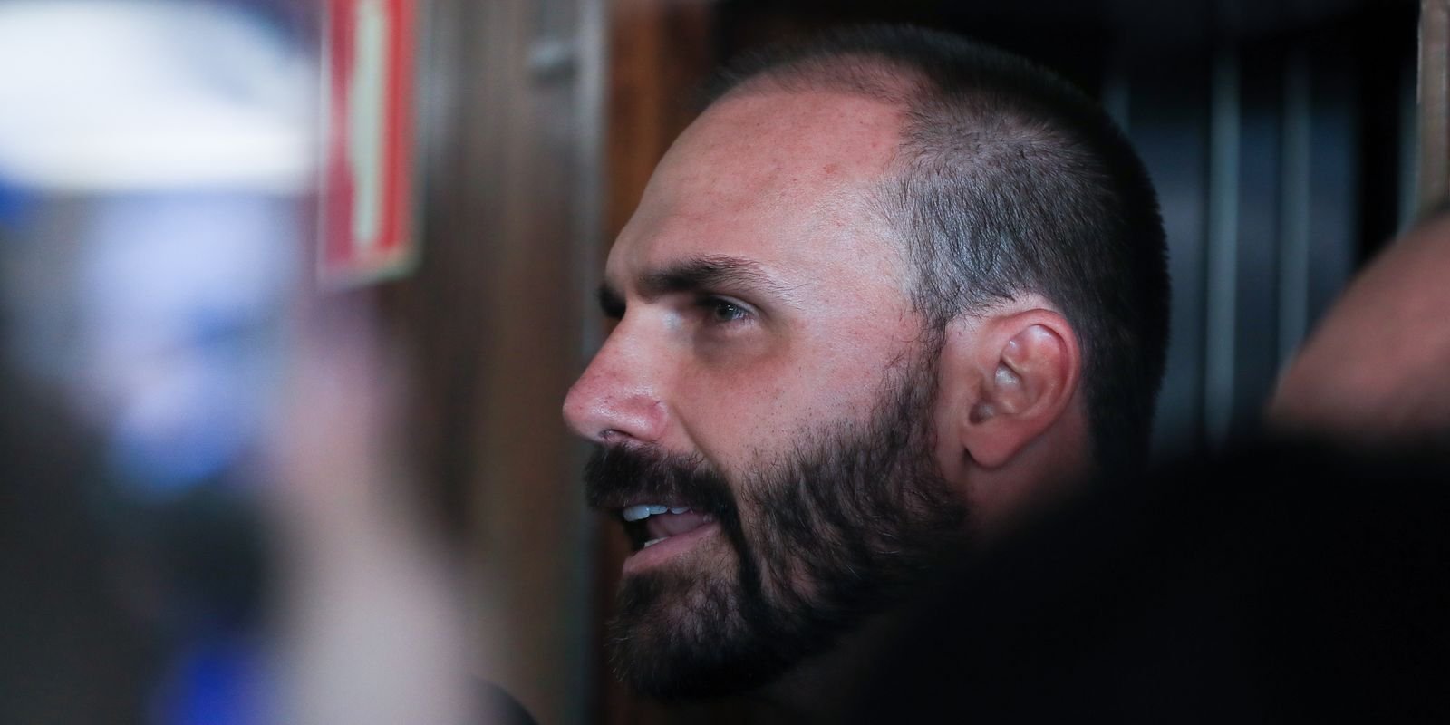 Eduardo Bolsonaro pede à Hugo Motta que possa exercer mandato dos EUA Eduardo Bolsonaro pede à Hugo Motta que possa exercer mandato dos EUA