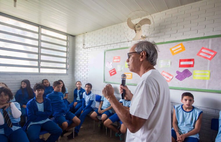Estudantes da rede pública do DF produzem programas de rádio sobre temas sociais