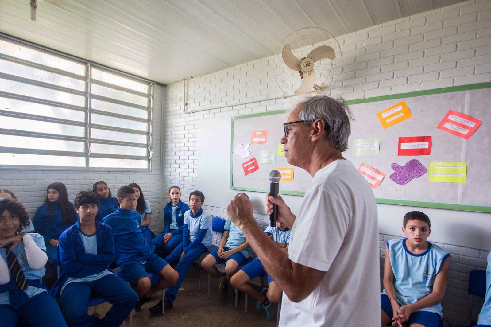 Estudantes da rede pública do DF produzem programas de rádio sobre temas sociais