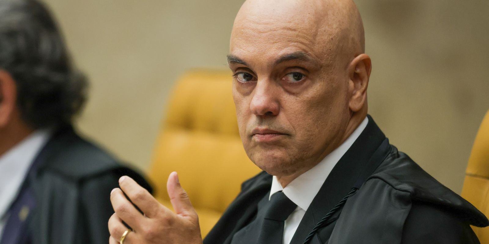 Familiares podem visitar Bolsonaro sem pedir autorização Familiares podem visitar Bolsonaro sem pedir autorização