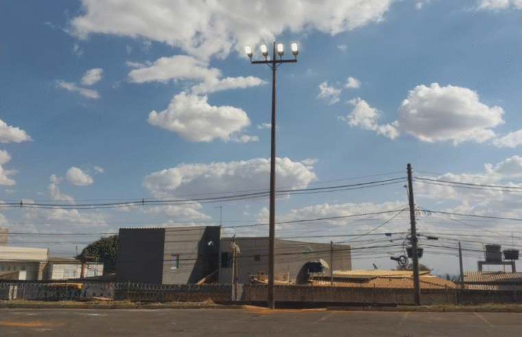 Feira do Produtor e cinco centros esportivos de Ceilândia recebem iluminação nova