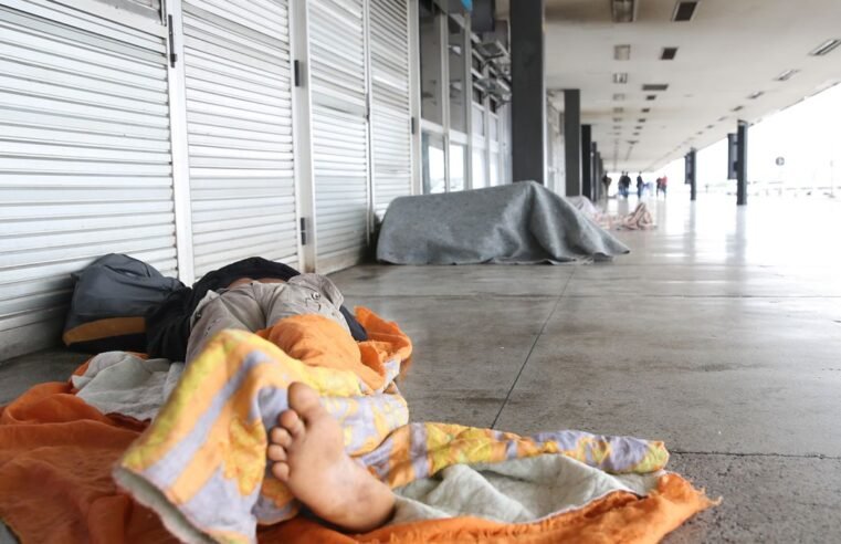 GDF inicia retirada de famílias em situação de rua da Asa Norte