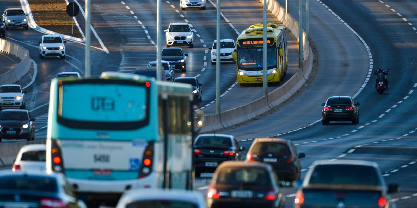 Governo federal recebe sugestões para levar internet a rodovias Governo federal recebe sugestões para levar internet a rodovias