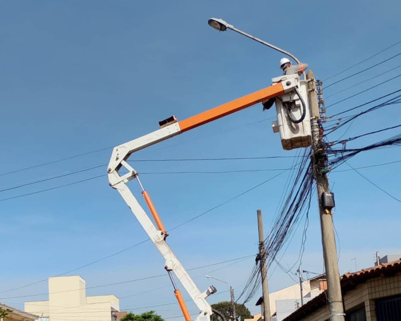 Guará ganha mais 600 luminárias de LED Guará ganha mais 600 luminárias de LED