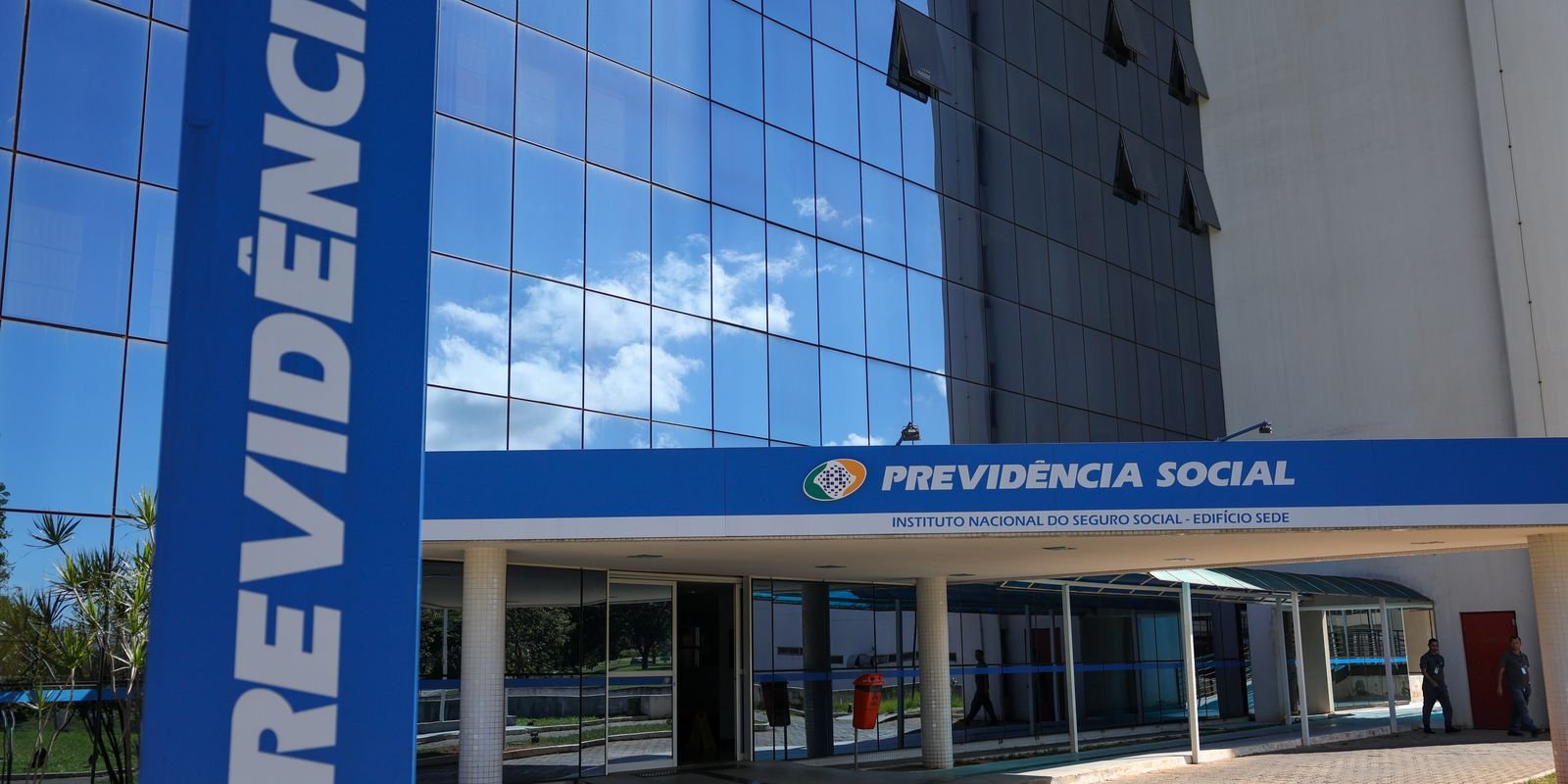 INSS: Senado aprova bônus para servidor acelerar análise de benefícios INSS: Senado aprova bônus para servidor acelerar análise de benefícios