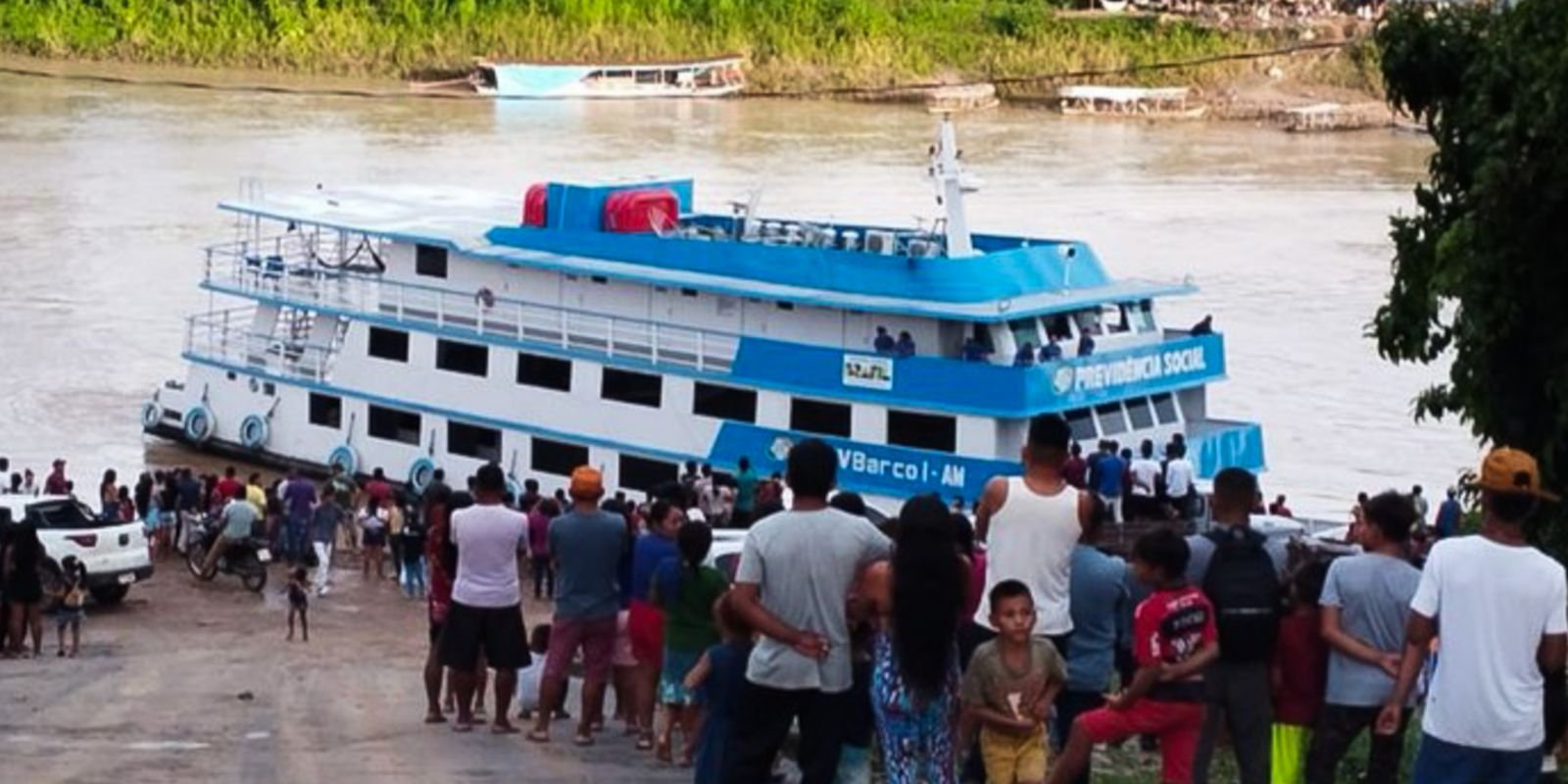 INSS usa barcos para orientar aposentados da Amazônia sobre descontos INSS usa barcos para orientar aposentados da Amazônia sobre descontos