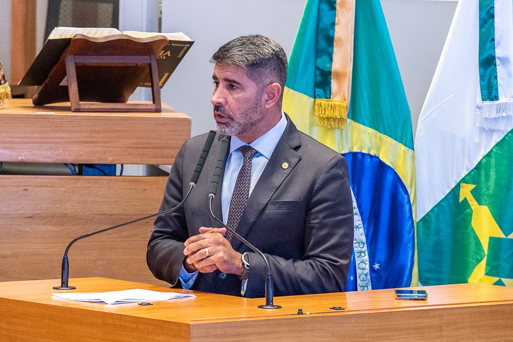 Ibaneis apoia isenção do IR em indenização de serviço voluntário de policiais e bombeiros Ibaneis apoia isenção do IR em indenização de serviço voluntário de policiais e bombeiros