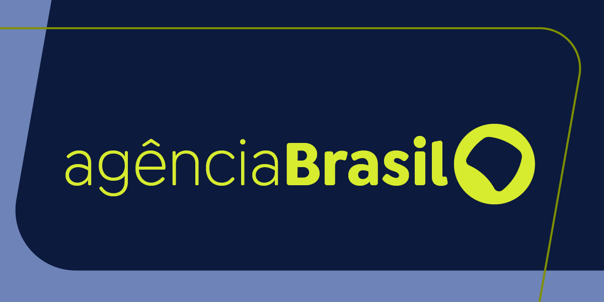Incêndio de grandes proporções atinge favela de palafitas em Santos Incêndio de grandes proporções atinge favela de palafitas em Santos