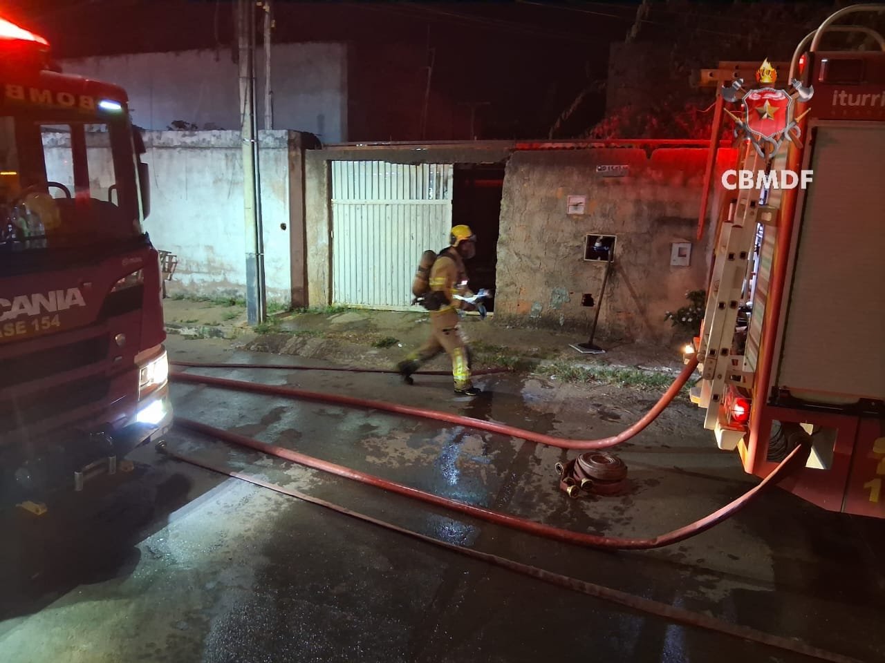 Incêndio destrói móveis em imóvel vazio em Planaltina