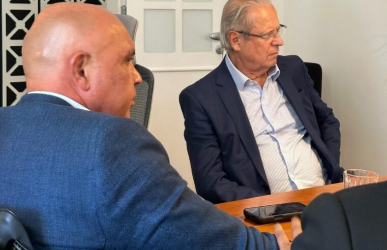 José Dirceu é procurado para negociar aumento às forças de segurança do DF