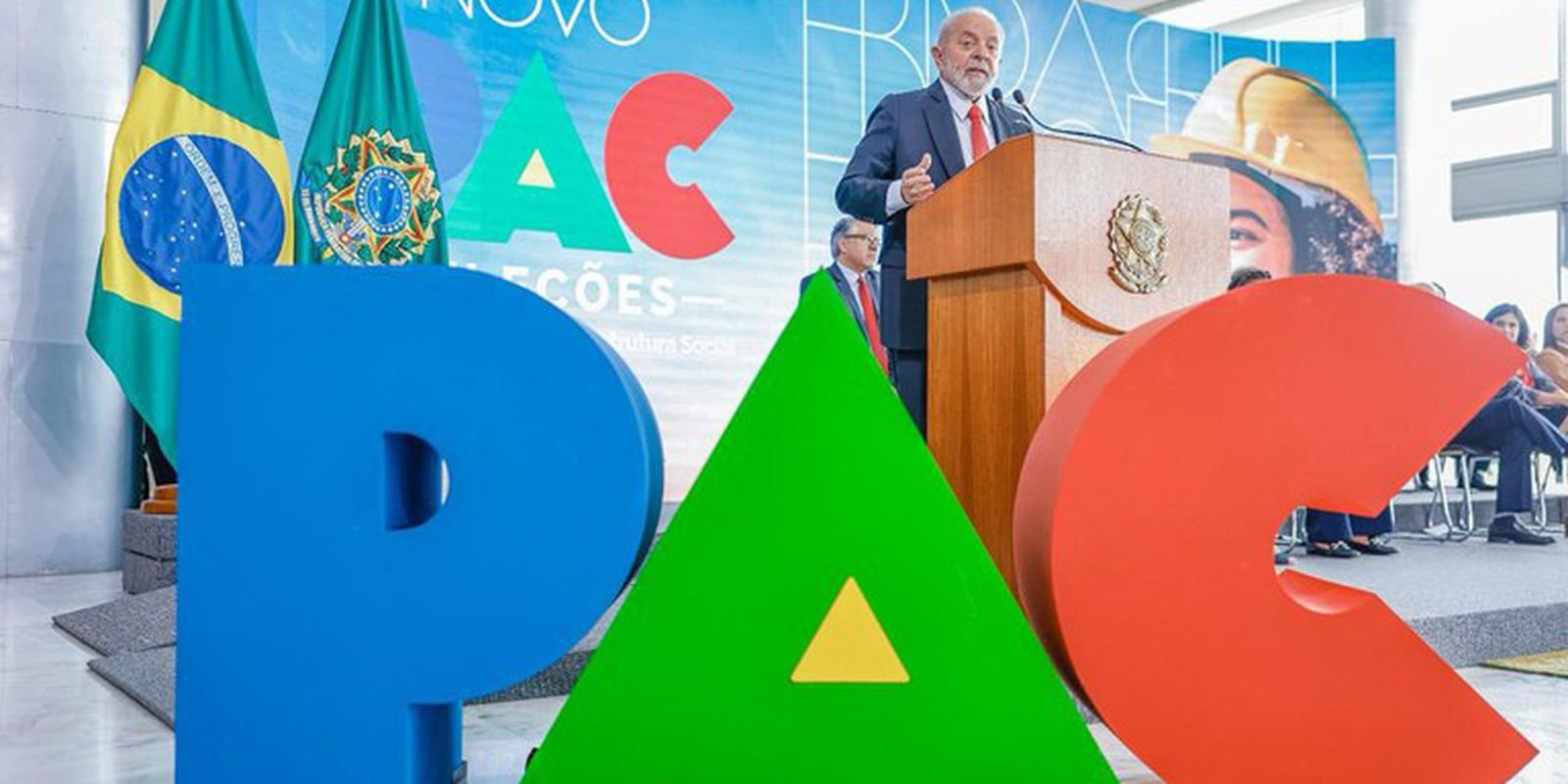 Lula anuncia R$ 9,7 bilhões para o transporte público Lula anuncia R$ 9,7 bilhões para o transporte público