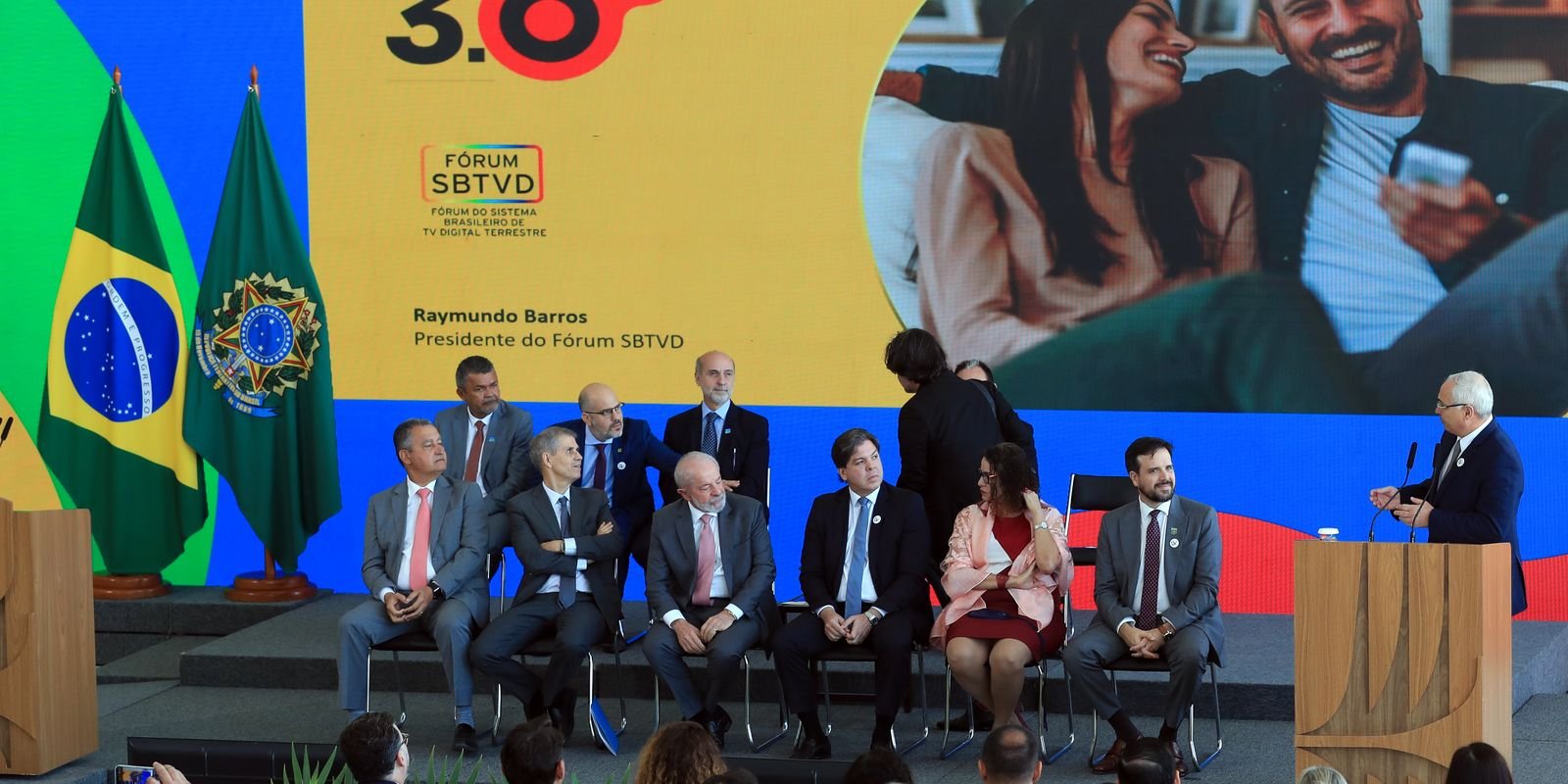 Lula assina decreto da TV 3.0; novo sistema deve começar em 2026 Lula assina decreto da TV 3.0; novo sistema deve começar em 2026