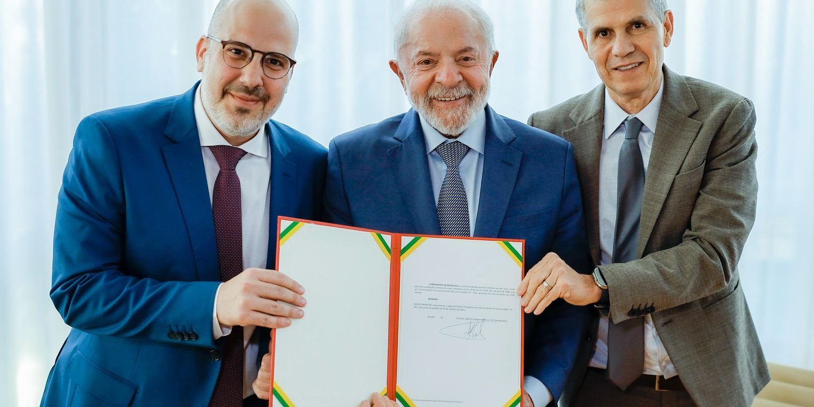 Lula assina nomeação de André Basbaum para a presidência da EBC Lula assina nomeação de André Basbaum para a presidência da EBC