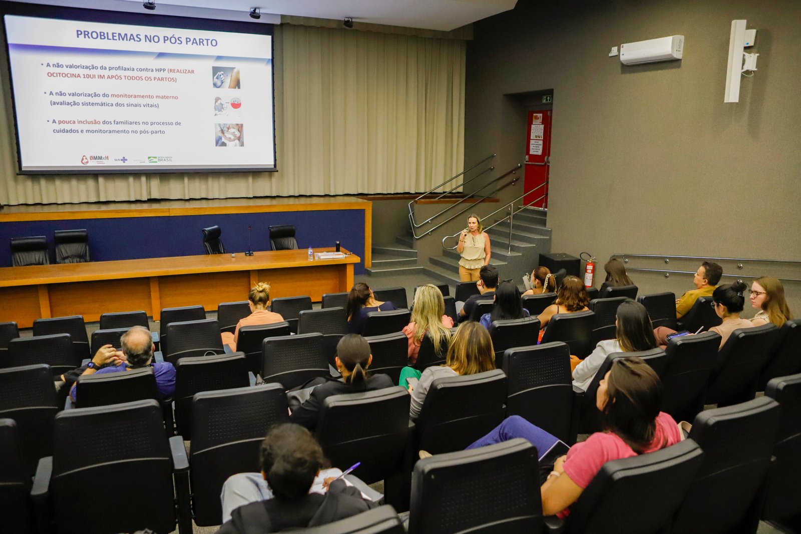 Médicos e enfermeiros recebem capacitação em emergências obstétricas no DF Médicos e enfermeiros recebem capacitação em emergências obstétricas no DF