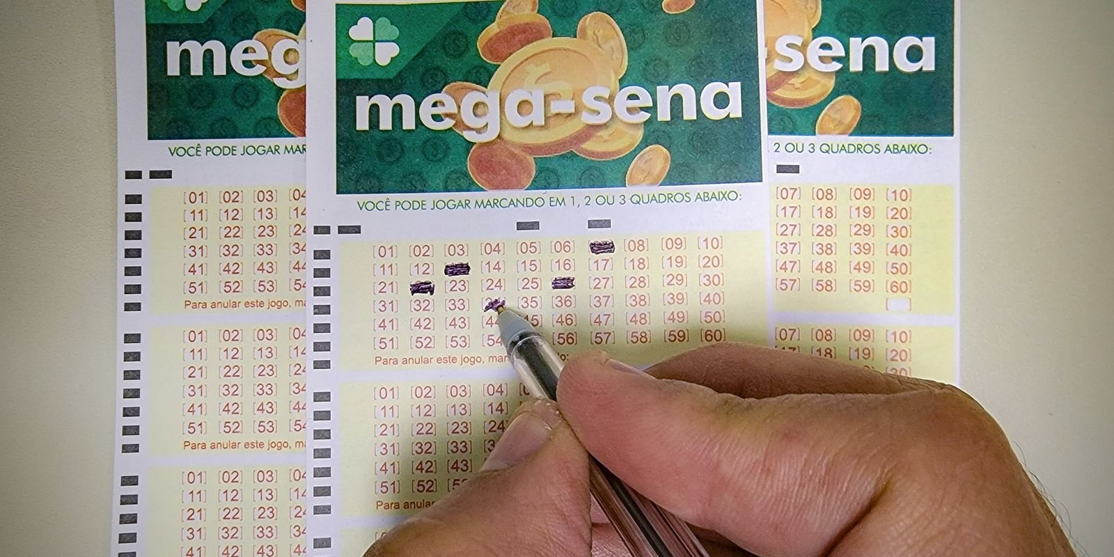 Mega-Sena acumula e prêmio principal vai para R$ 35 milhões Mega-Sena acumula e prêmio principal vai para R$ 35 milhões