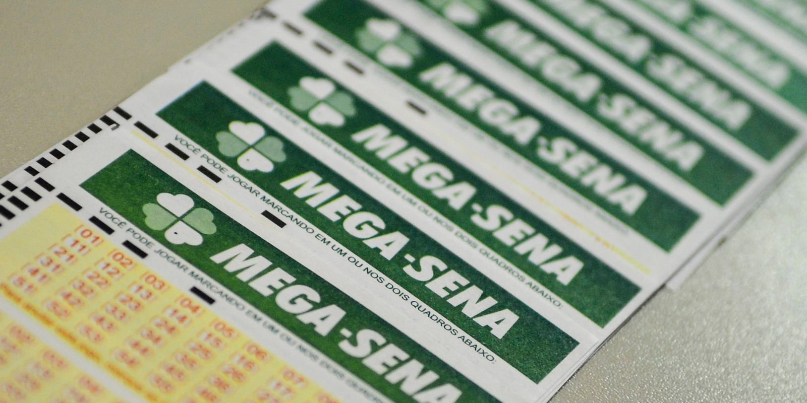 Mega-Sena acumula para R$ 100 milhões Mega-Sena acumula para R$ 100 milhões