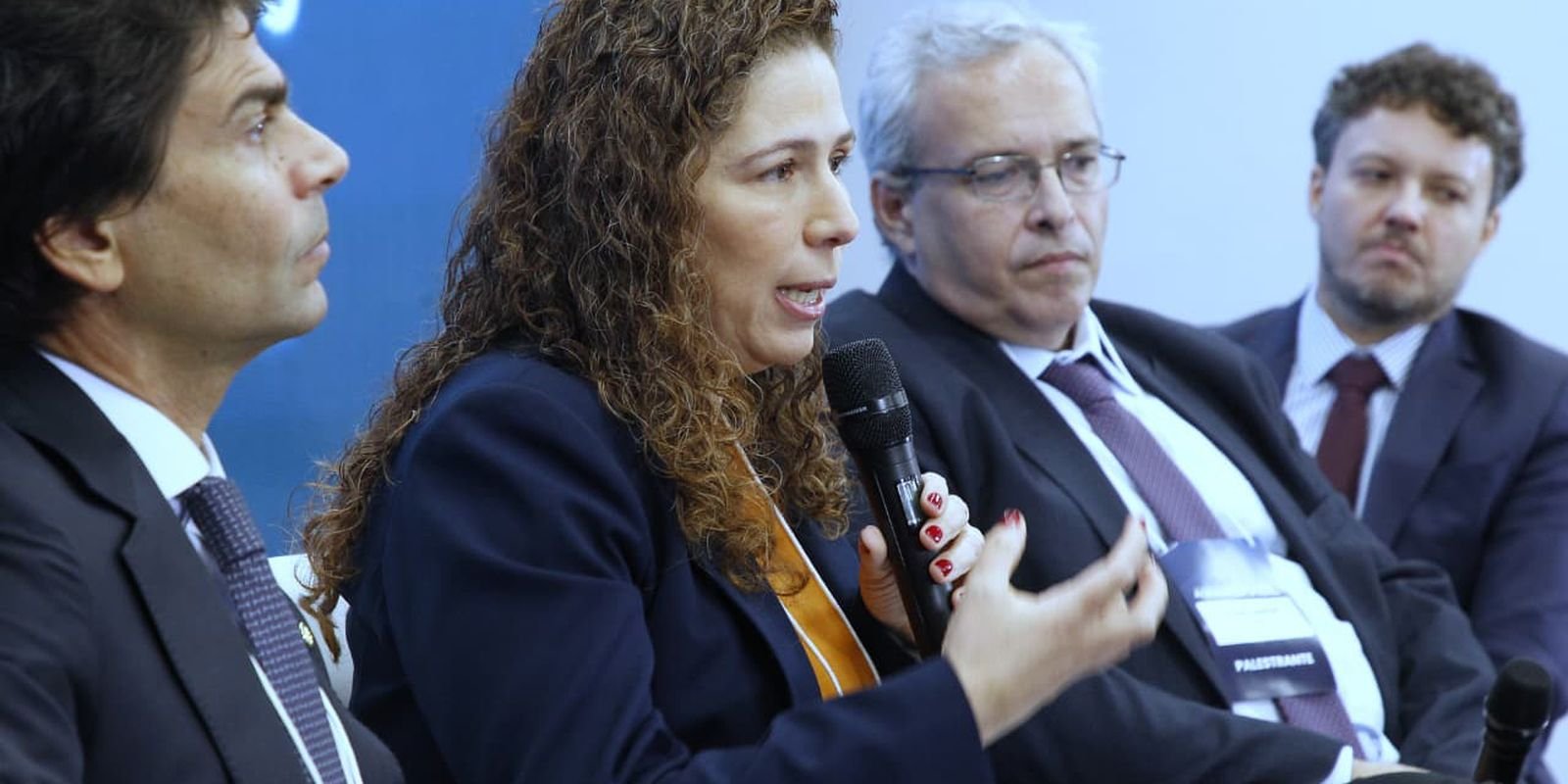 Ministra defende regras objetivas na avaliação de servidor em reforma Ministra defende regras objetivas na avaliação de servidor em reforma