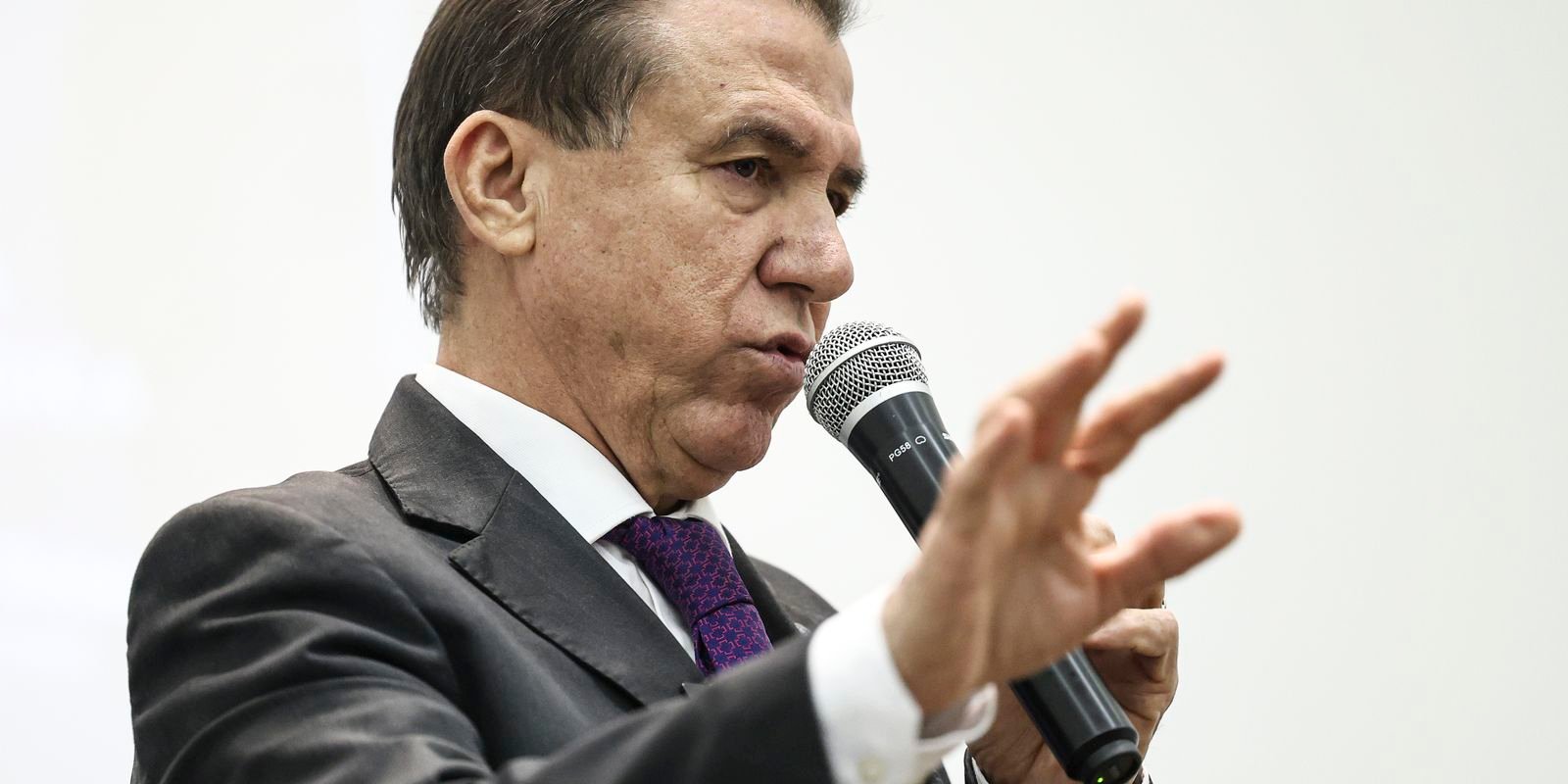 Ministro do Trabalho diz que país não deve se desesperar por tarifaço Ministro do Trabalho diz que país não deve se desesperar por tarifaço