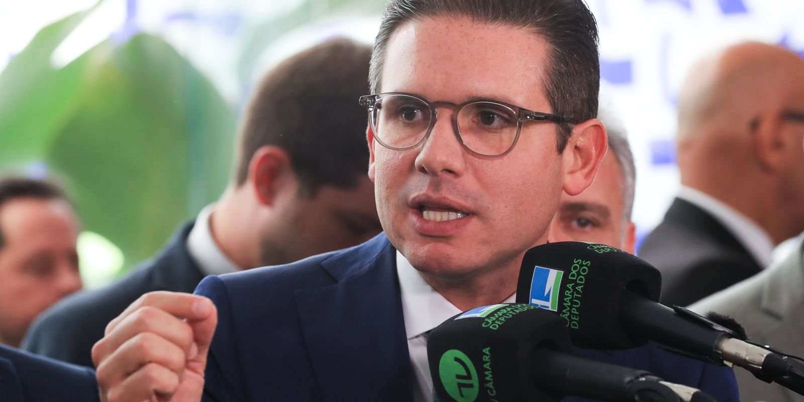 Motta envia pedido de afastamento de 15 deputados após motim na Câmara Motta envia pedido de afastamento de 15 deputados após motim na Câmara
