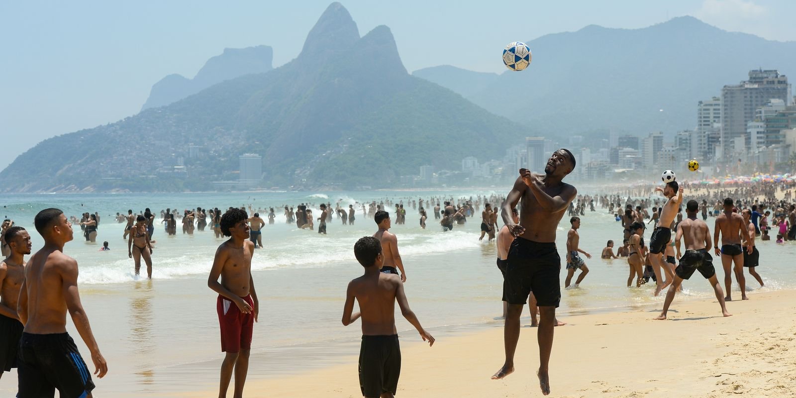 Onda de calor que atinge o Rio permanece até este sábado Onda de calor que atinge o Rio permanece até este sábado