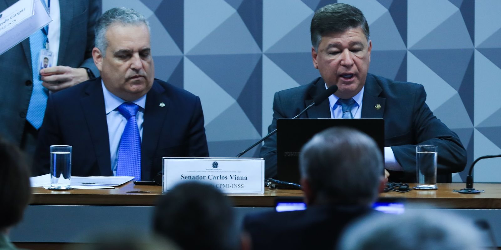Oposição elege presidente e relator da CPMI do INSS Oposição elege presidente e relator da CPMI do INSS