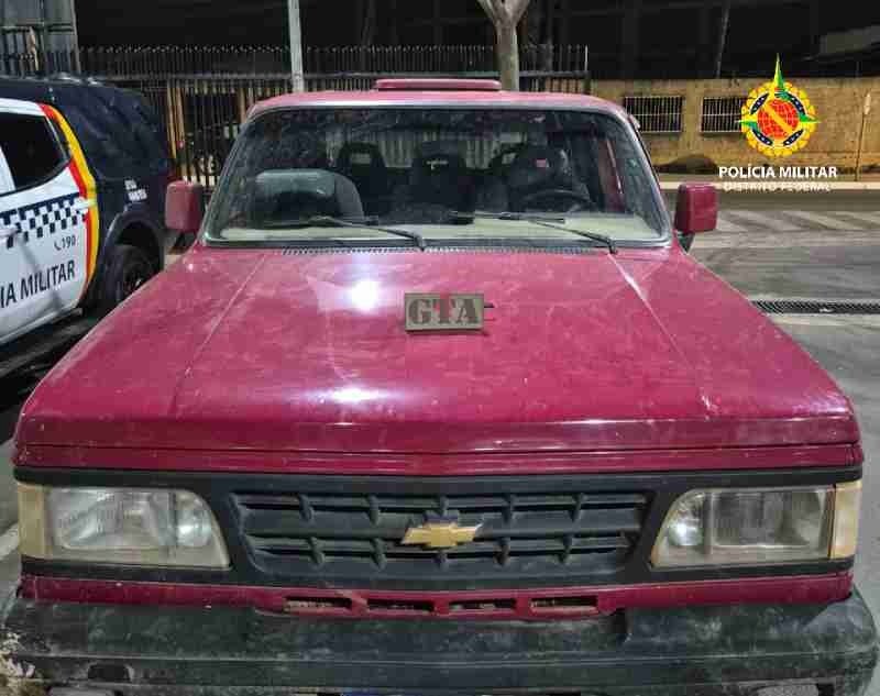 PMDF prende foragido e recupera carro roubado