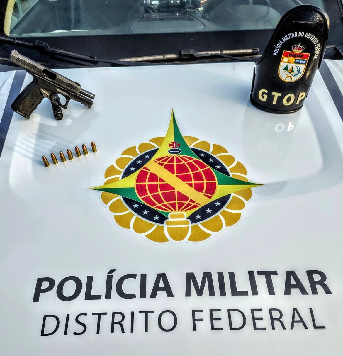 PMDF prende homem por ameaça com arma de fogo após briga entre vizinhos no Itapoã PMDF prende homem por ameaça com arma de fogo após briga entre vizinhos no Itapoã