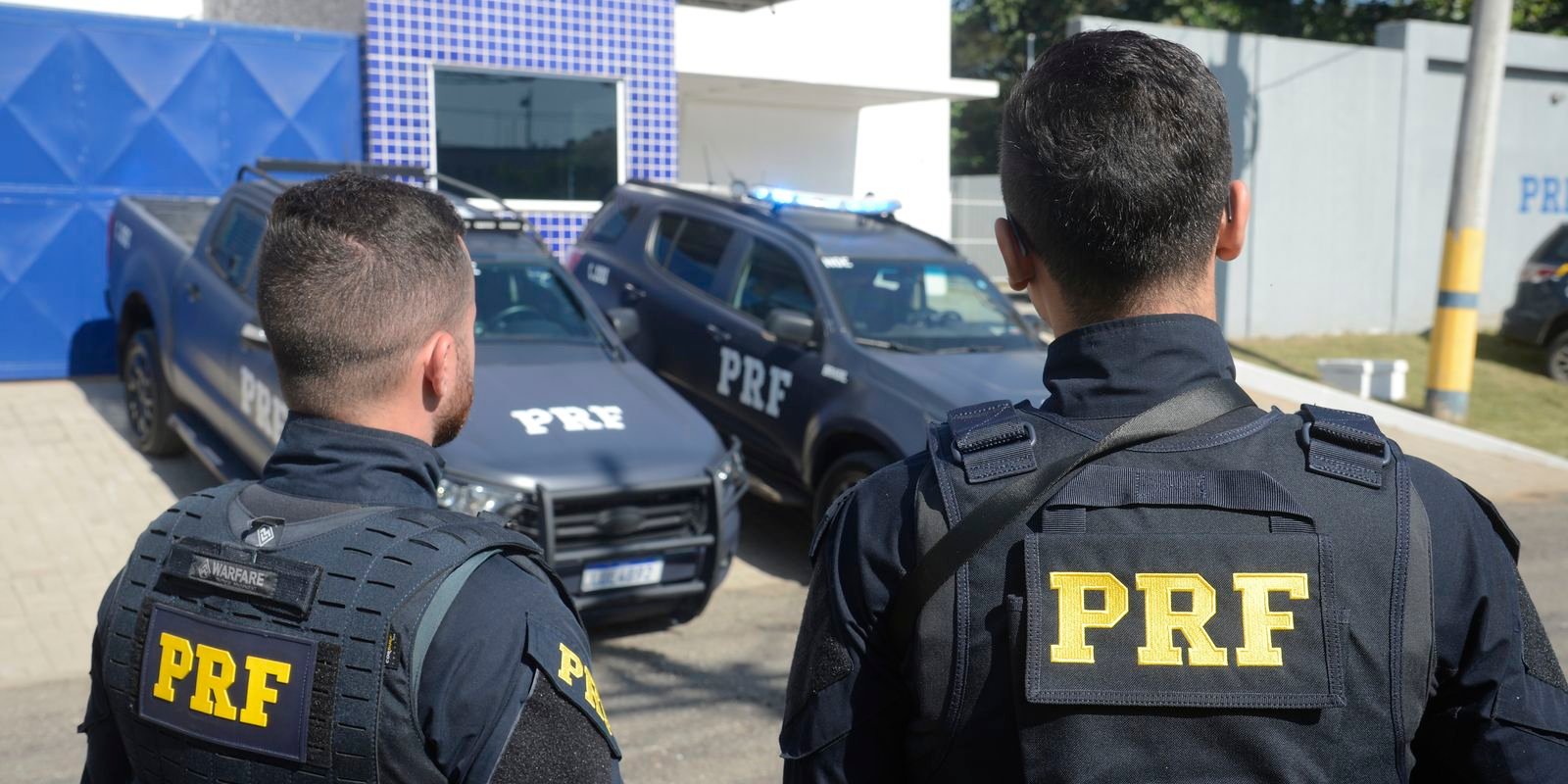 PRF apreende fuzis que estavam sendo levados do Rio para Porto Seguro PRF apreende fuzis que estavam sendo levados do Rio para Porto Seguro