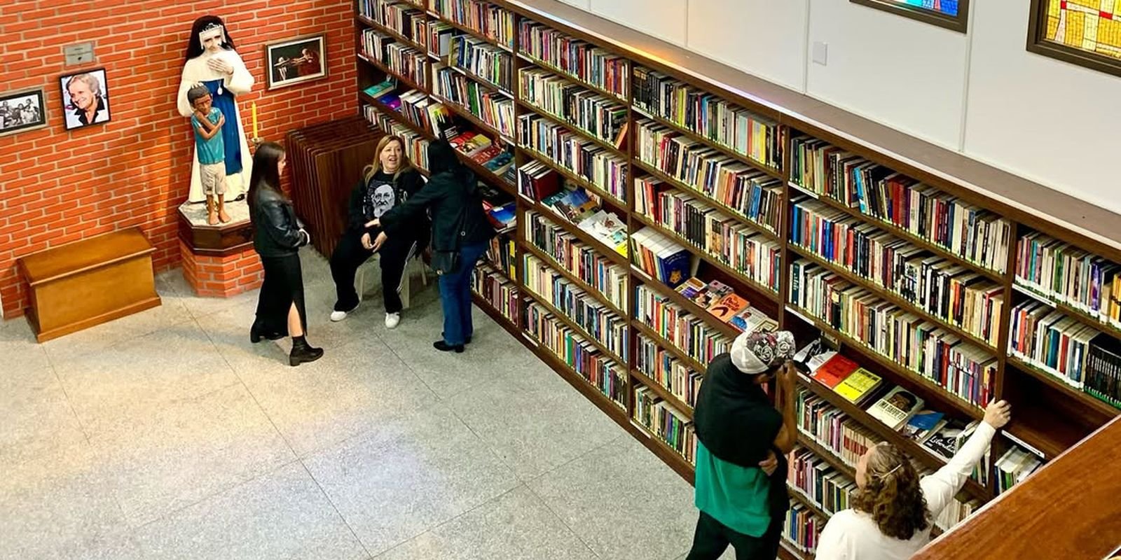 Pessoas em situação de rua passam a contar com biblioteca em São Paulo Pessoas em situação de rua passam a contar com biblioteca em São Paulo