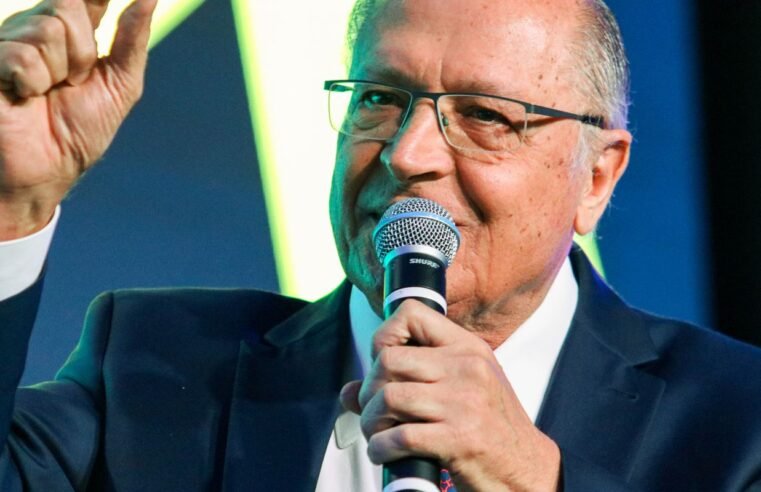 Plano de contingência ao tarifaço deve sair até terça, diz Alckmin