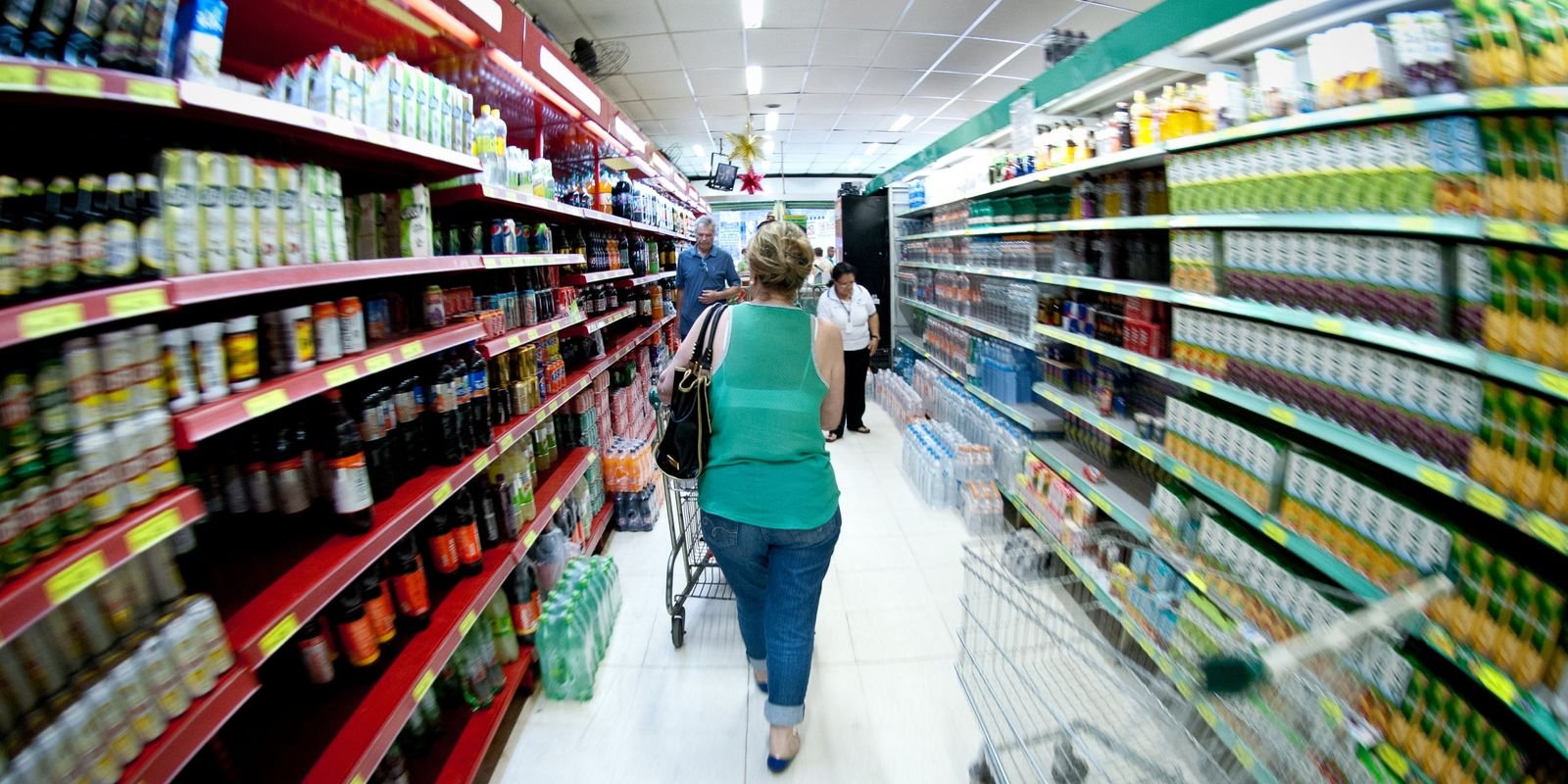 Preço da cesta básica cai em 15 das 27 capitais em julho Preço da cesta básica cai em 15 das 27 capitais em julho